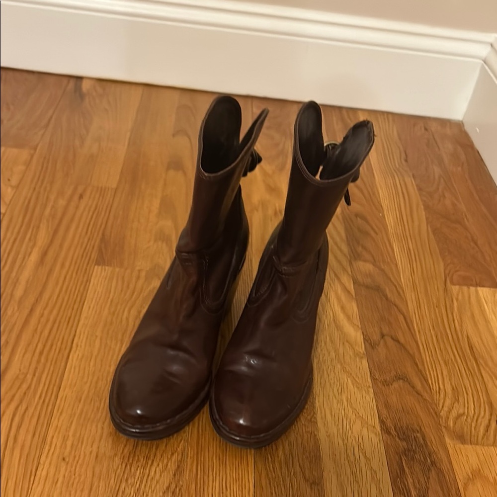 FRYE Lucinda short boot size 6